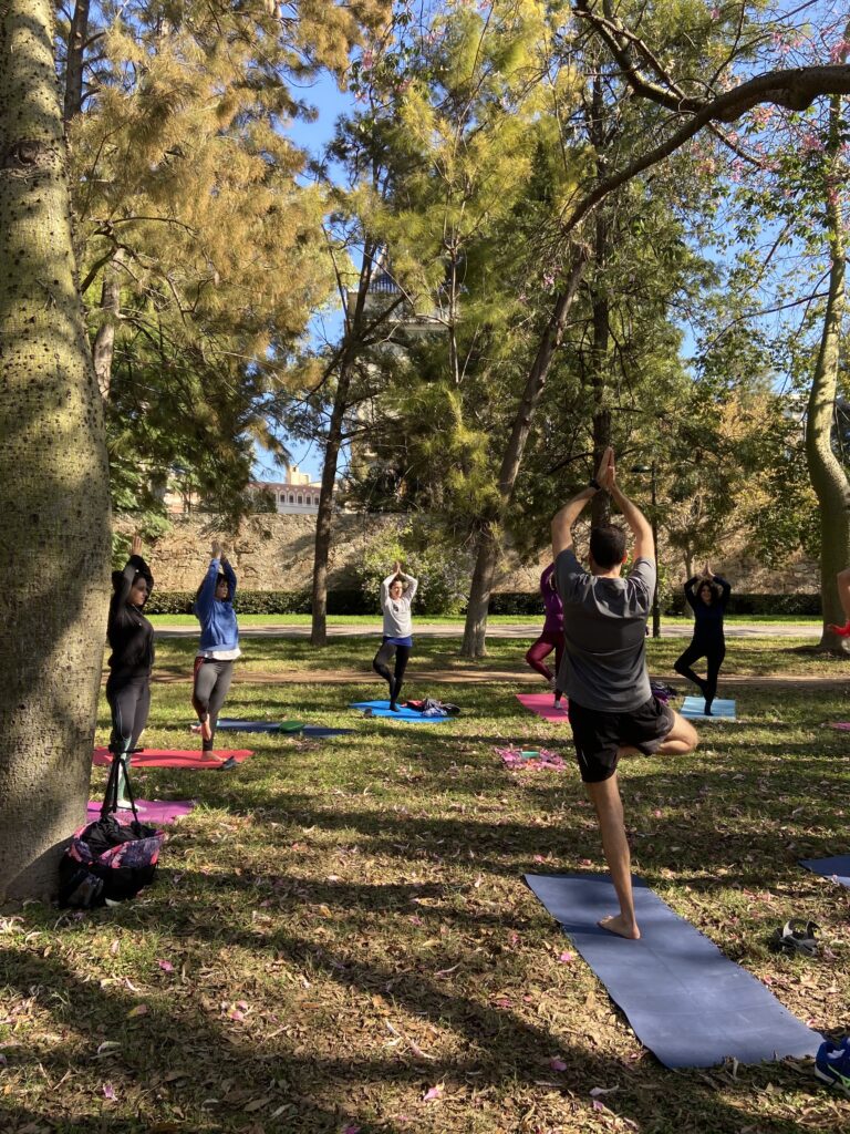 yoga en el río Turia