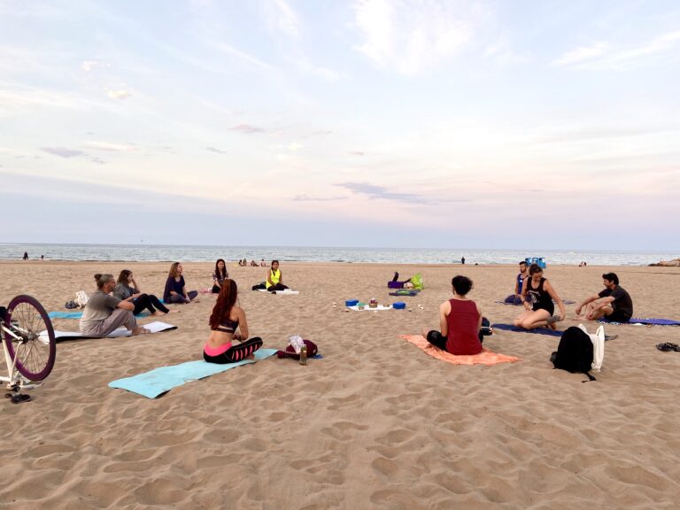 Yoga en la playa valencia