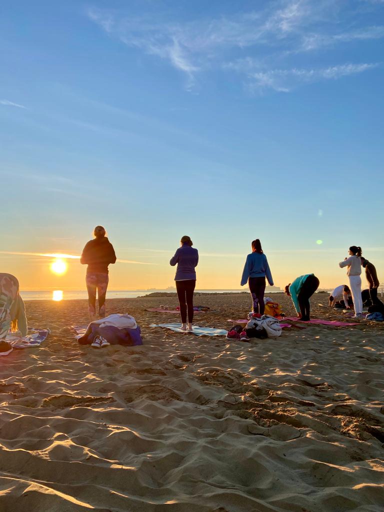 Yoga en la playa valencia