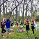 YOGA AL AIRE LIBRE EN GRUPO EN VALENCIA