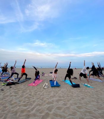 Yoga en la playa valencia