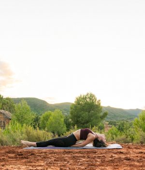 posiciones de yoga de flexión posterior